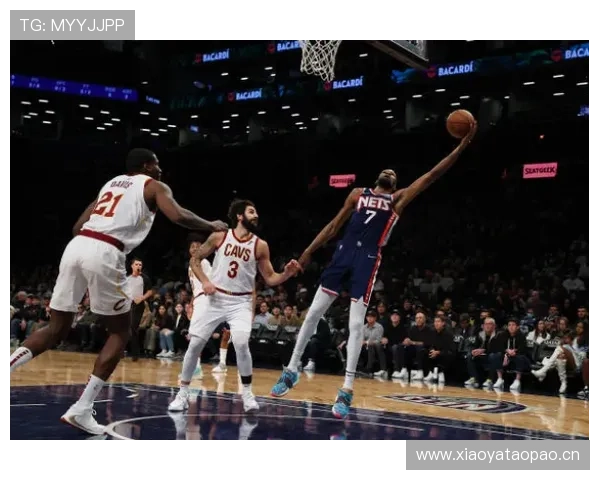 米尔斯无球跑动牵制防守，三分效率领跑替补席